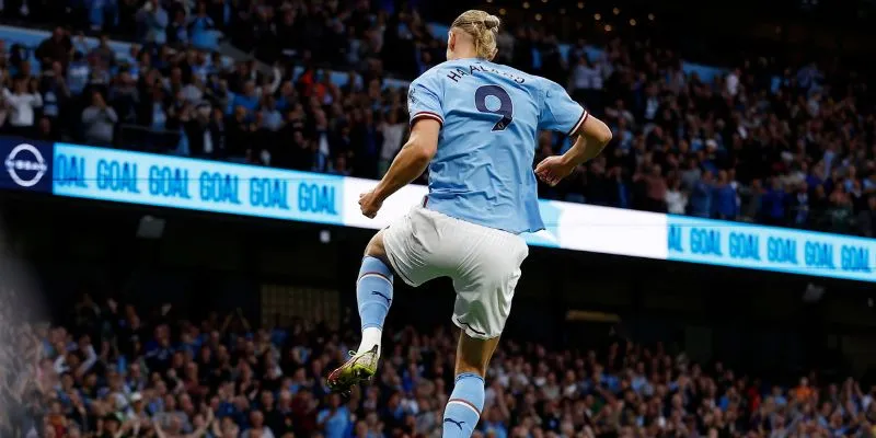 Erling Haaland làm nổ tung cầu trường Etihad với một siêu phẩm để đời